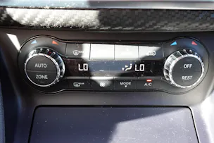 MERCEDES-BENZ GLA 200 CDI "* 8 Roues * Régulateur de vitesse * Sièges chauffantes * jantes 18 * intérieur cuir/tissus *"
