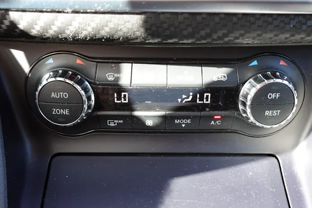 Mercedes-Benz GLA 200 CDI "* 8 Roues * Régulateur de vitesse * Sièges chauffantes * jantes 18 * intérieur cuir/tissus *"