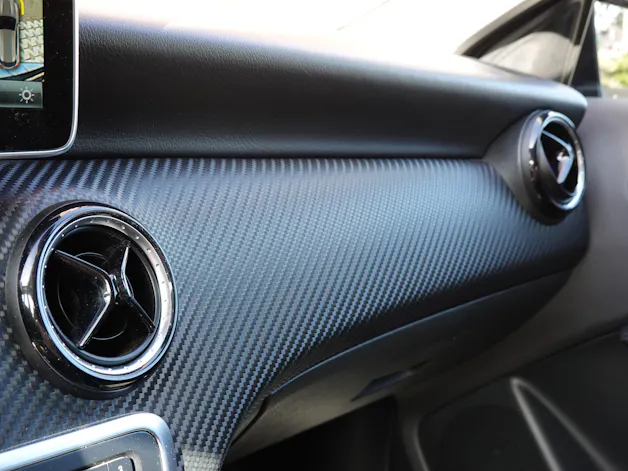 Mercedes-Benz GLA 200 CDI "* 8 Roues * Régulateur de vitesse * Sièges chauffantes * jantes 18 * intérieur cuir/tissus *"