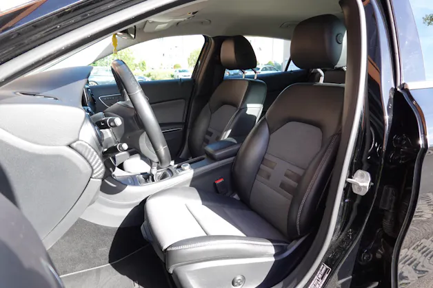 Mercedes-Benz GLA 200 CDI "* 8 Roues * Régulateur de vitesse * Sièges chauffantes * jantes 18 * intérieur cuir/tissus *"