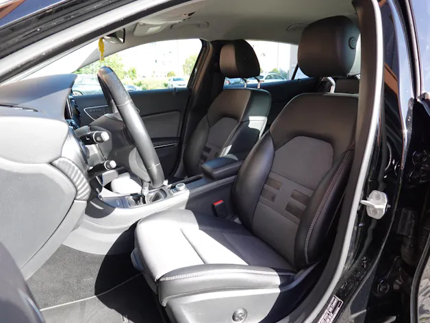 Mercedes-Benz GLA 200 CDI "* 8 Roues * Régulateur de vitesse * Sièges chauffantes * jantes 18 * intérieur cuir/tissus *"