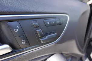 MERCEDES-BENZ GLA 200 CDI "* 8 Roues * Régulateur de vitesse * Sièges chauffantes * jantes 18 * intérieur cuir/tissus *"