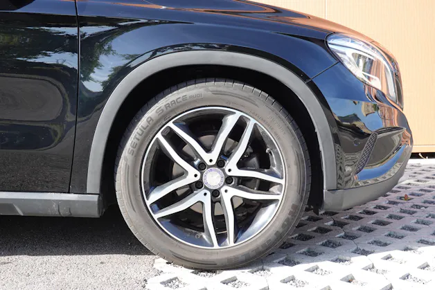 Mercedes-Benz GLA 200 CDI "* 8 Roues * Régulateur de vitesse * Sièges chauffantes * jantes 18 * intérieur cuir/tissus *"