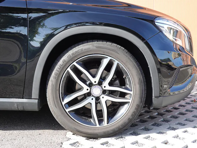 Mercedes-Benz GLA 200 CDI "* 8 Roues * Régulateur de vitesse * Sièges chauffantes * jantes 18 * intérieur cuir/tissus *"
