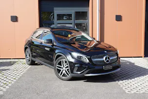 Mercedes-Benz GLA 200 CDI "* 8 Roues * Régulateur de vitesse * Sièges chauffantes * jantes 18 * intérieur cuir/tissus *"