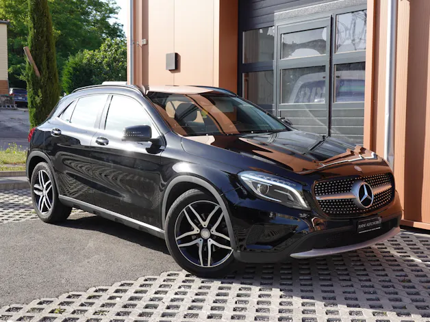Mercedes-Benz GLA 200 CDI "* 8 Roues * Régulateur de vitesse * Sièges chauffantes * jantes 18 * intérieur cuir/tissus *"
