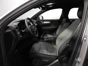VOLVO XC40 2.0 B3 MH Core