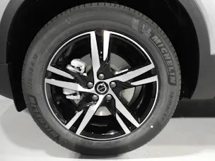 VOLVO XC40 2.0 B3 MH Core