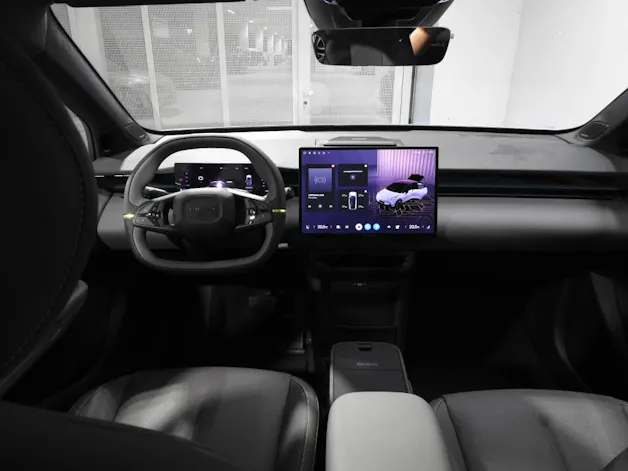 Lynk & Co 02