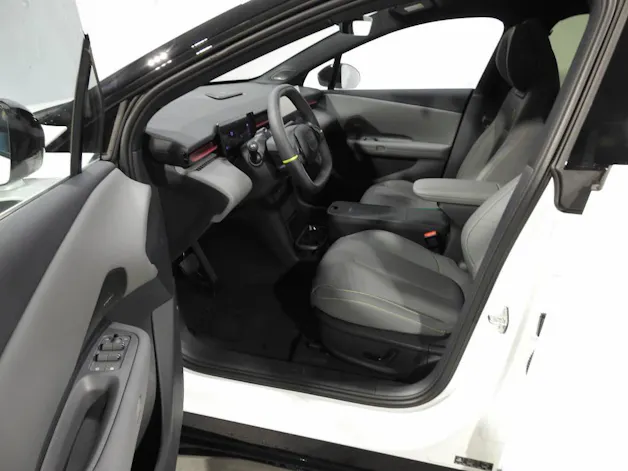 Lynk & Co 02
