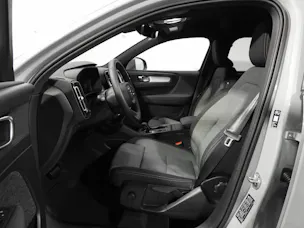 VOLVO XC40 2.0 B3 MH Core