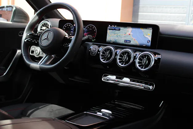 Mercedes-Benz A 200 7G-DCT AMG Line Facelift - " Caméra * Jantes 18' * Tempomat Adaptatif * Aides à la conduite"