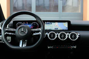 MERCEDES-BENZ A 200 7G-DCT AMG Line Facelift - " Caméra * Jantes 18' * Tempomat Adaptatif * Aides à la conduite"