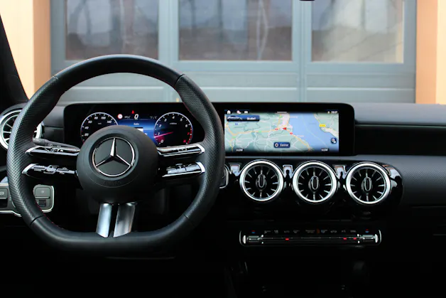 Mercedes-Benz A 200 7G-DCT AMG Line Facelift - " Caméra * Jantes 18' * Tempomat Adaptatif * Aides à la conduite"