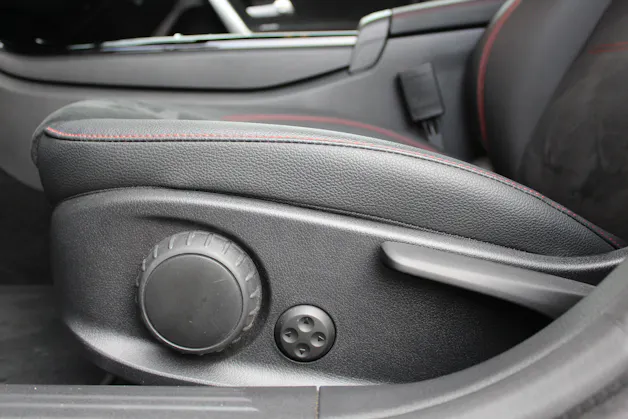 Mercedes-Benz A 200 7G-DCT AMG Line Facelift - " Caméra * Jantes 18' * Tempomat Adaptatif * Aides à la conduite"