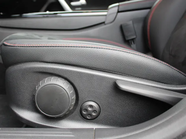 Mercedes-Benz A 200 7G-DCT AMG Line Facelift - " Caméra * Jantes 18' * Tempomat Adaptatif * Aides à la conduite"