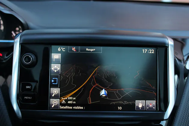 Peugeot 2008 1.2 PureTech Féline