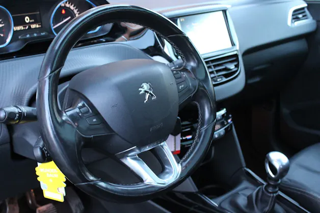 Peugeot 2008 1.2 PureTech Féline