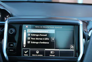 PEUGEOT 2008 1.2 PureTech Féline