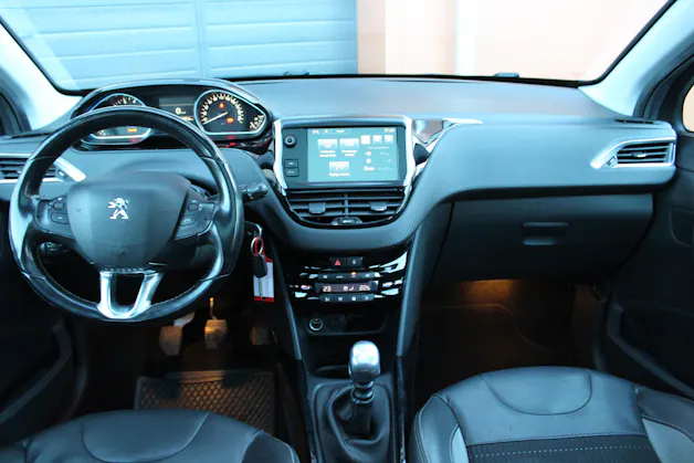 Peugeot 2008 1.2 PureTech Féline