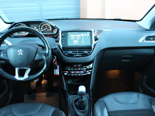 PEUGEOT 2008 1.2 PureTech Féline