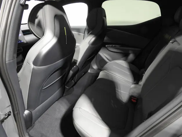 Lynk & Co 02