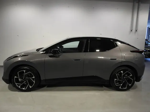 Lynk & Co 02