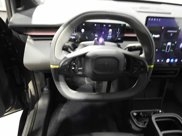 Lynk & Co 02