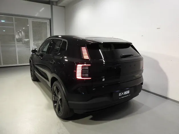 Volvo EX 30 E60 Plus Swiss Black Edition