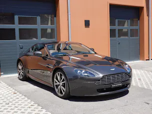 Aston Martin V8 Vantage 4.7 Sportshift - "Sièges Lightweight Carbone avec memoire * Phares xenon * Son Premium * Tempomat"