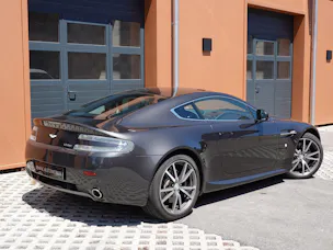 Aston Martin V8 Vantage 4.7 Sportshift - "Sièges Lightweight Carbone avec memoire * Phares xenon * Son Premium * Tempomat"