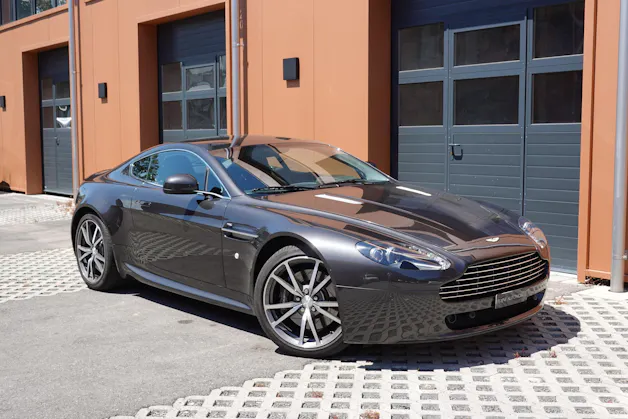 Aston Martin V8 Vantage 4.7 Sportshift - "Sièges Lightweight Carbone avec memoire * Phares xenon * Son Premium * Tempomat"