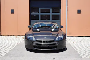 Aston Martin V8 Vantage 4.7 Sportshift - "Sièges Lightweight Carbone avec memoire * Phares xenon * Son Premium * Tempomat"