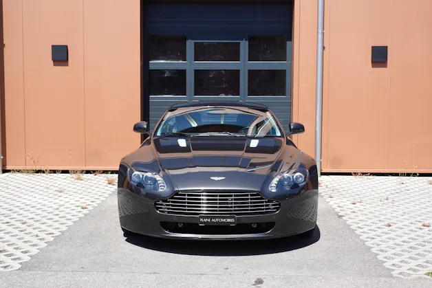 Aston Martin V8 Vantage 4.7 Sportshift - "Sièges Lightweight Carbone avec memoire * Phares xenon * Son Premium * Tempomat"