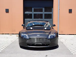 Aston Martin V8 Vantage 4.7 Sportshift - "Sièges Lightweight Carbone avec memoire * Phares xenon * Son Premium * Tempomat"