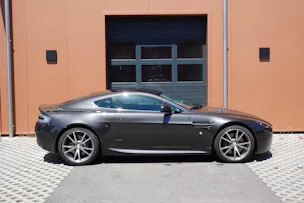 Aston Martin V8 Vantage 4.7 Sportshift - "Sièges Lightweight Carbone avec memoire * Phares xenon * Son Premium * Tempomat"