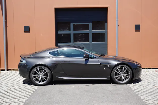 Aston Martin V8 Vantage 4.7 Sportshift - "Sièges Lightweight Carbone avec memoire * Phares xenon * Son Premium * Tempomat"