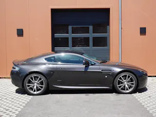 Aston Martin V8 Vantage 4.7 Sportshift - "Sièges Lightweight Carbone avec memoire * Phares xenon * Son Premium * Tempomat"