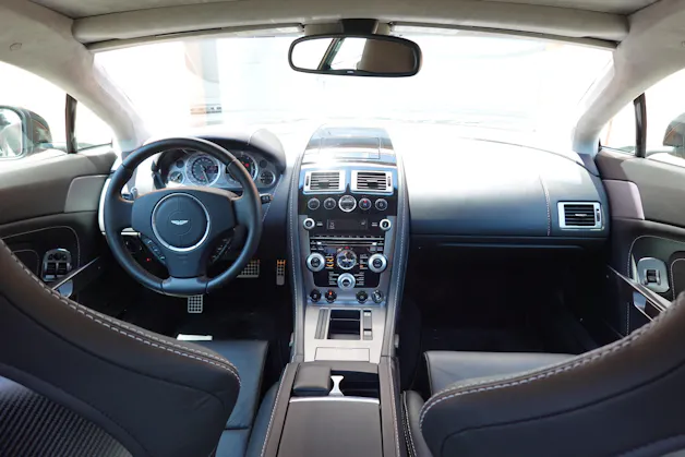 Aston Martin V8 Vantage 4.7 Sportshift - "Sièges Lightweight Carbone avec memoire * Phares xenon * Son Premium * Tempomat"