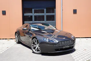 Aston Martin V8 Vantage 4.7 Sportshift - "Sièges Lightweight Carbone avec memoire * Phares xenon * Son Premium * Tempomat"