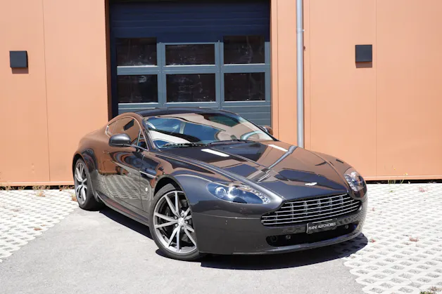 Aston Martin V8 Vantage 4.7 Sportshift - "Sièges Lightweight Carbone avec memoire * Phares xenon * Son Premium * Tempomat"