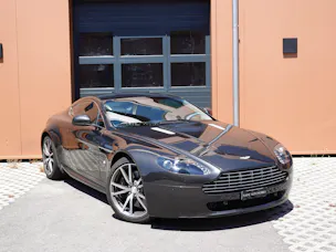 Aston Martin V8 Vantage 4.7 Sportshift - "Sièges Lightweight Carbone avec memoire * Phares xenon * Son Premium * Tempomat"