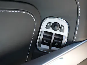Aston Martin V8 Vantage 4.7 Sportshift - "Sièges Lightweight Carbone avec memoire * Phares xenon * Son Premium * Tempomat"