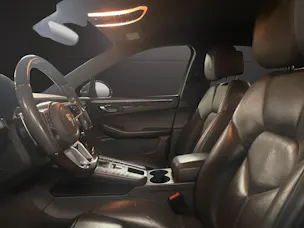 PORSCHE Macan Turbo PDK