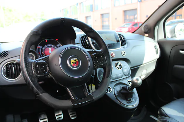 Fiat 595 1.4 16V Turbo Abarth Competizione - "Pack Carbone * Echappement Monza * GPS * Aide au Station. * Distribution faite"