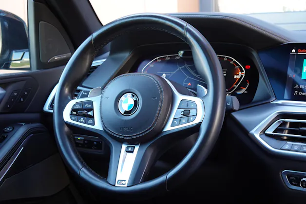 BMW X5 xDrive 48V 40d M Sport * CH Auto * Harman Kardon * Camera 360 * Roues 22 * Toutes aides Conduites *