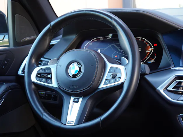 BMW X5 xDrive 48V 40d M Sport * CH Auto * Harman Kardon * Camera 360 * Roues 22 * Toutes aides Conduites *