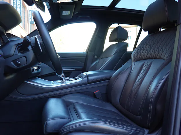 BMW X5 xDrive 48V 40d M Sport * CH Auto * Harman Kardon * Camera 360 * Roues 22 * Toutes aides Conduites *