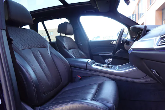 BMW X5 xDrive 48V 40d M Sport * CH Auto * Harman Kardon * Camera 360 * Roues 22 * Toutes aides Conduites *