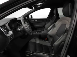 VOLVO XC60 2.0 B5 MH Plus Dark AWD